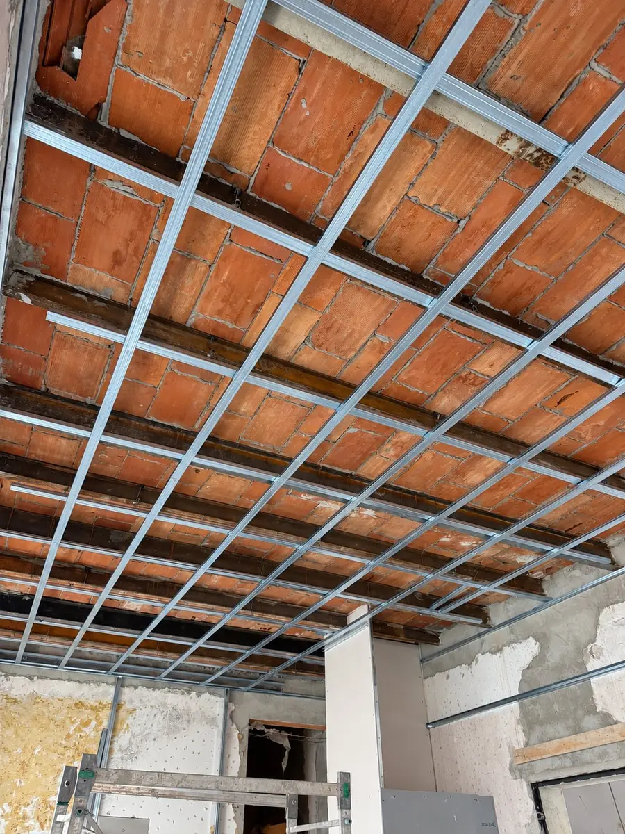 Struttura controsoffitto - cantiere di Amici di Egitto Edilizia